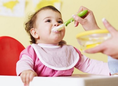 Age-by-Age Guide To Feeding Your Baby 3