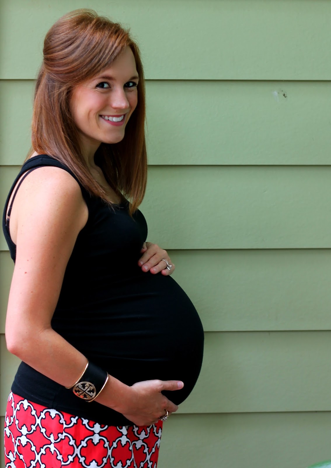 9 Months Pregnant Belly Size Symptoms And What To Expect At 9 Month Of Pregnancy